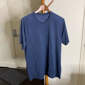 Men’s XL Lululemon dark blue work out top worn